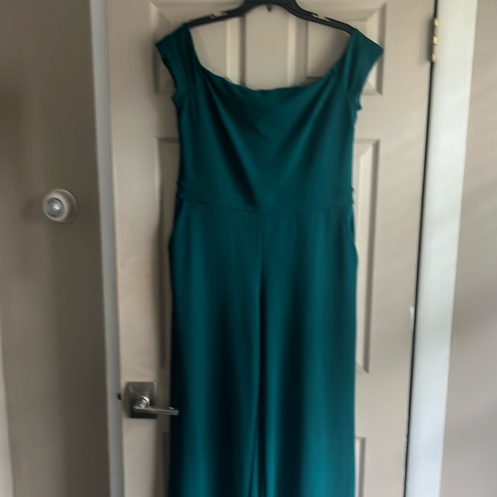 Emerald green jumpsuit express XL. Non wrinkle stretchy and so cute. Off shoulde